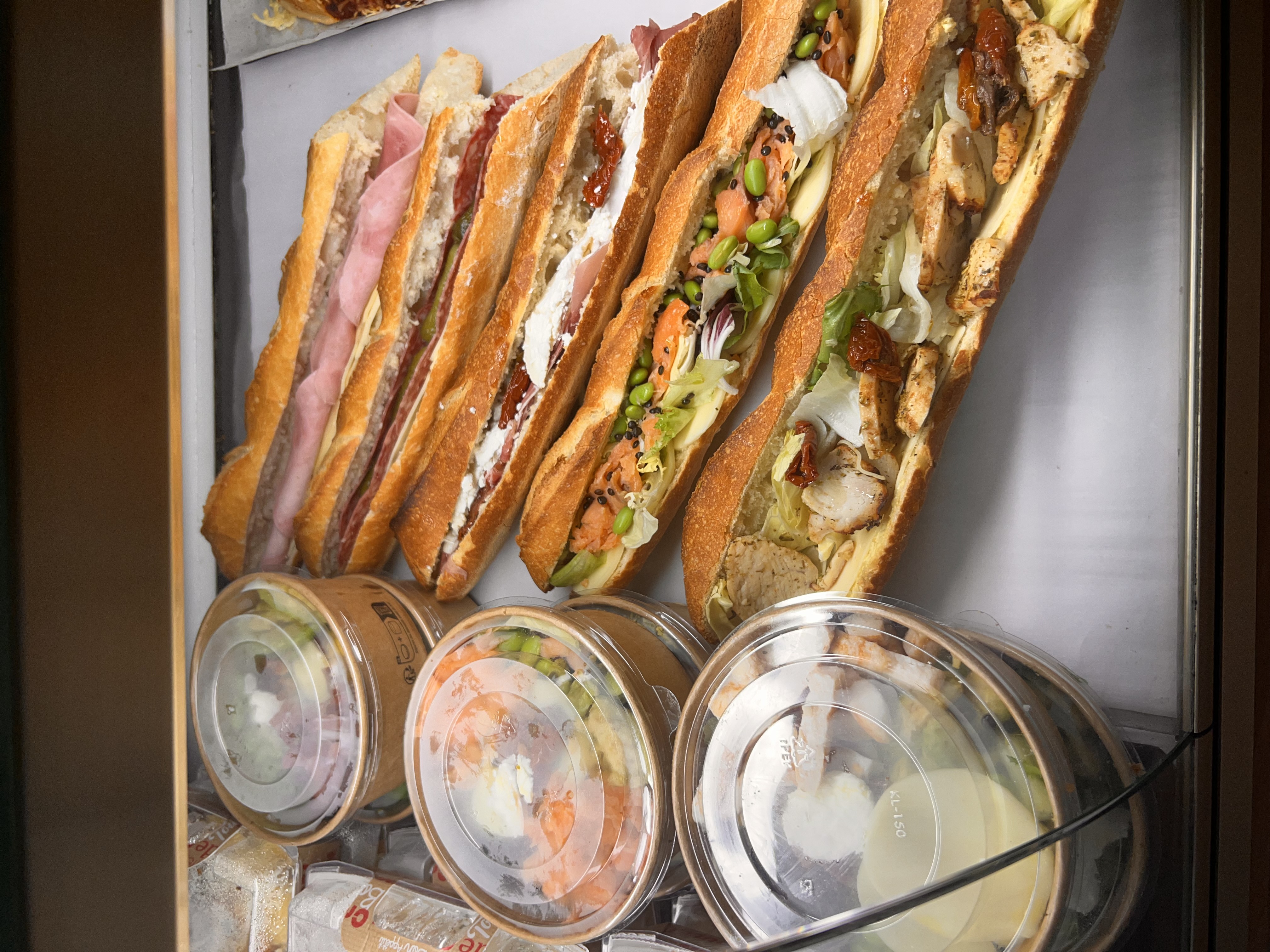 boulangerie saint-etienne-du-gres-pain fait maison arles-viennoiseries tarascon-patisseries saint-remy-de-provence-salades saint-etienne-du-gres-sandwichs maussanne-les-alpilles