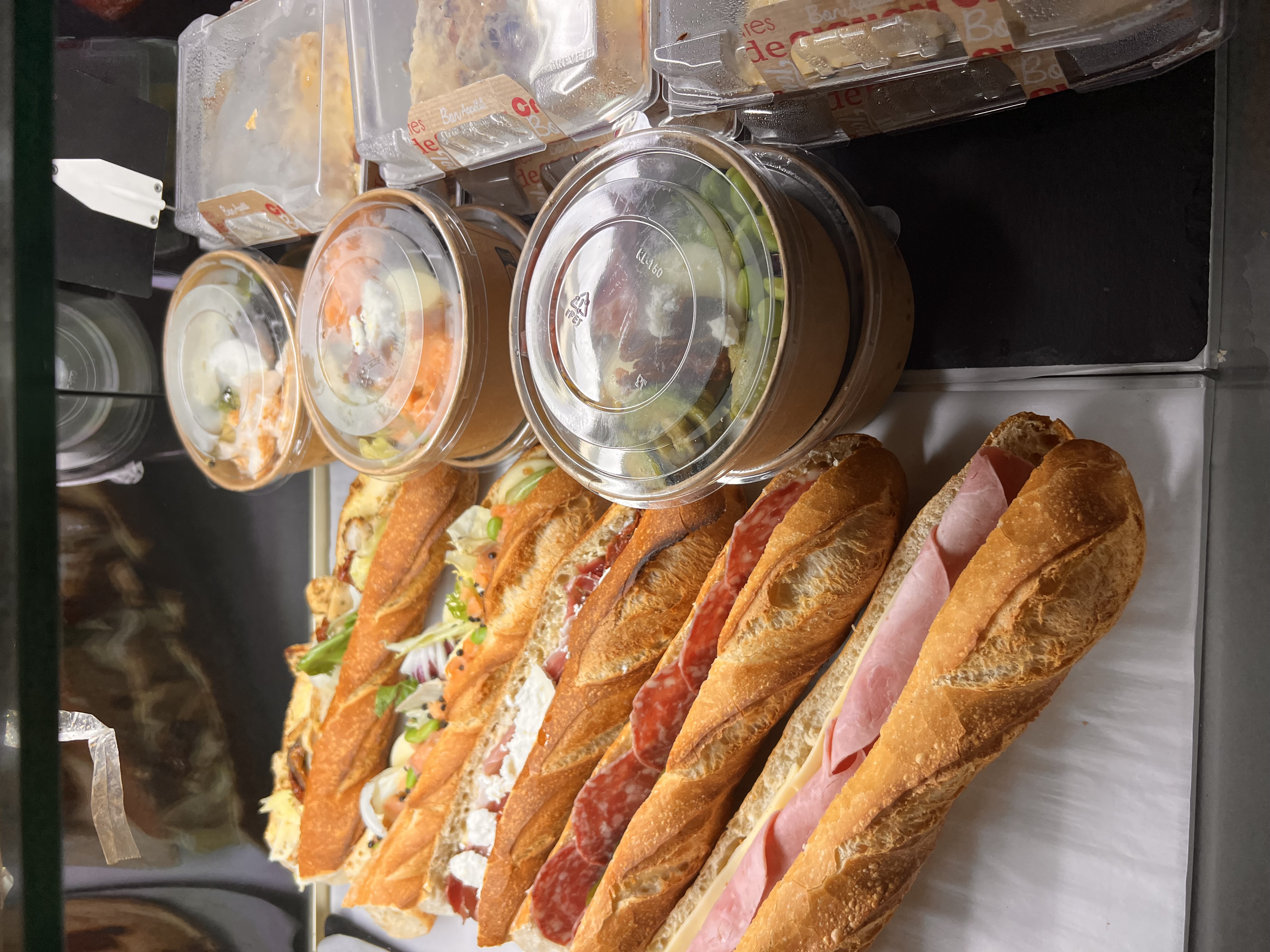 boulangerie saint-etienne-du-gres-pain fait maison arles-viennoiseries tarascon-patisseries saint-remy-de-provence-salades saint-etienne-du-gres-sandwichs maussanne-les-alpilles